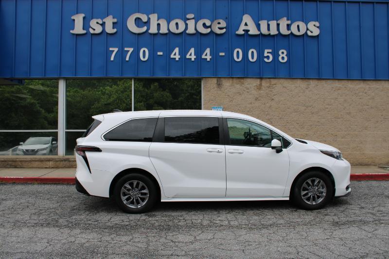 Toyota Sienna LE FWD 8-Passenger (Natl) 2024