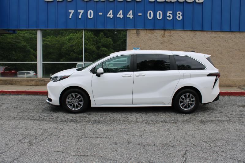 Toyota Sienna LE FWD 8-Passenger (Natl) 2024