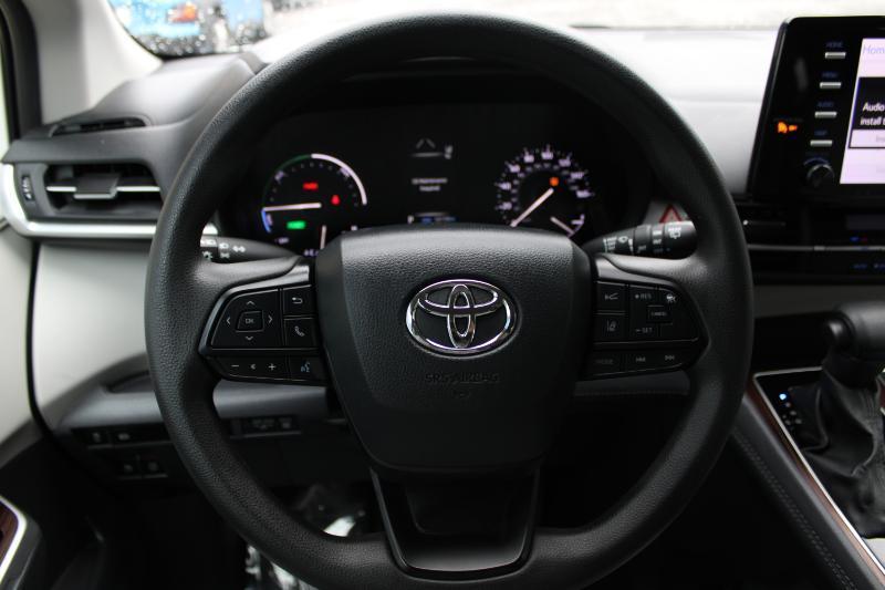 Toyota Sienna LE FWD 8-Passenger (Natl) 2024