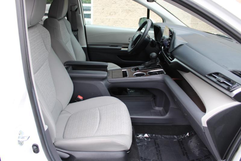 Toyota Sienna LE FWD 8-Passenger (Natl) 2024
