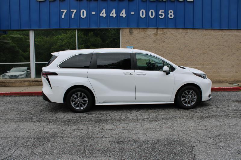 Toyota Sienna LE FWD 8-Passenger (Natl) 2024