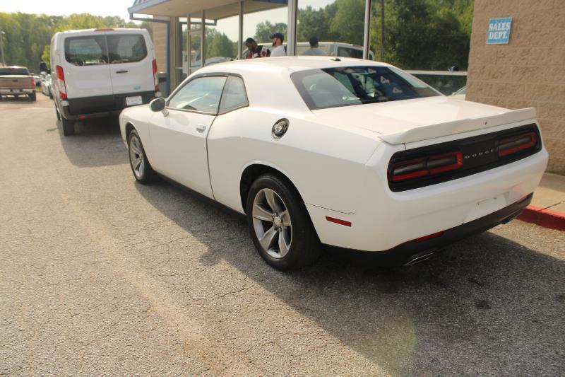 Dodge Challenger SXT RWD 2019