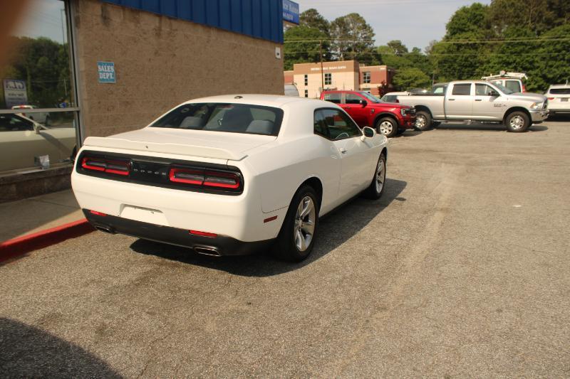 Dodge Challenger SXT RWD 2019