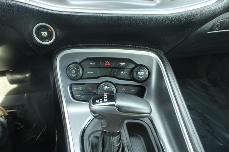 Dodge Challenger SXT RWD 2019