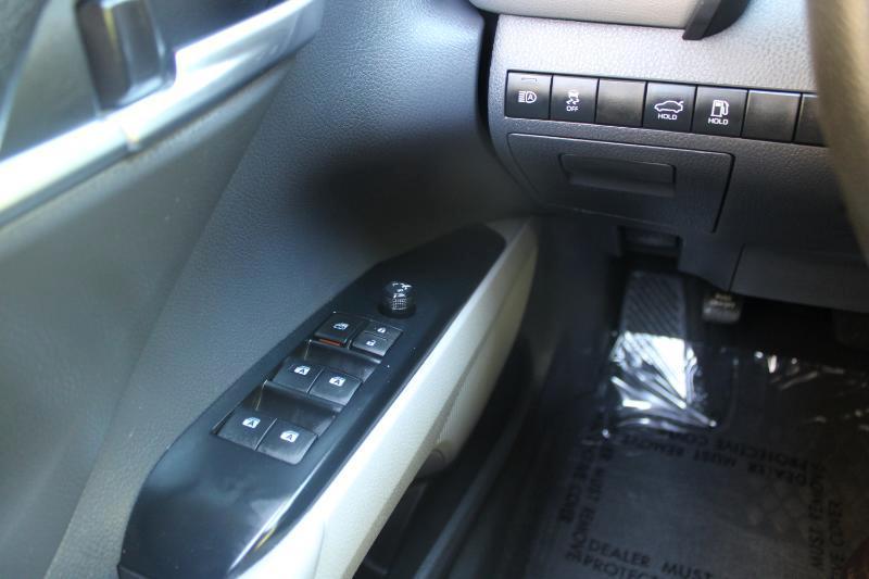 Toyota Camry LE Auto (Natl) 2019