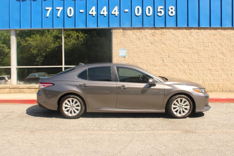 Toyota Camry LE Auto (Natl) 2019