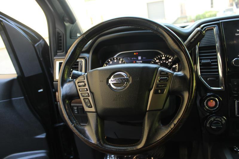 Nissan Titan 4x4 Crew Cab Platinum Reserve 2020