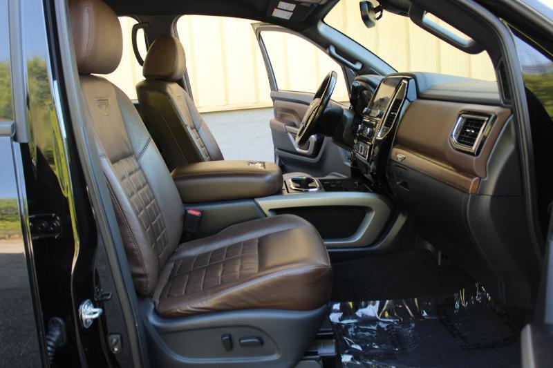 Nissan Titan 4x4 Crew Cab Platinum Reserve 2020