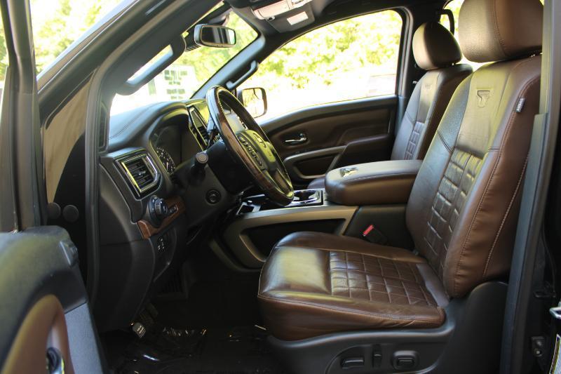 Nissan Titan 4x4 Crew Cab Platinum Reserve 2020