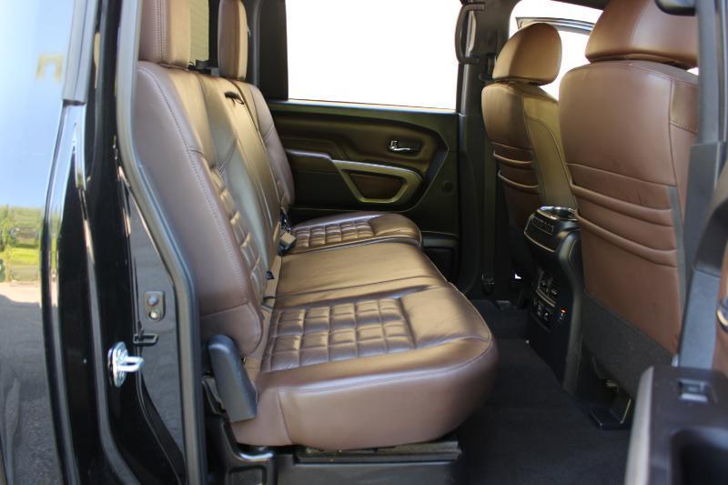 Nissan Titan 4x4 Crew Cab Platinum Reserve 2020