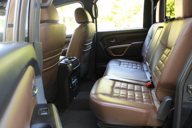 Nissan Titan 4x4 Crew Cab Platinum Reserve 2020