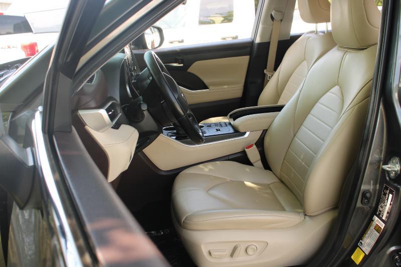 Toyota Highlander Hybrid XLE AWD (Natl) 2022