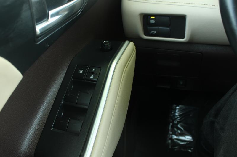 Toyota Highlander Hybrid XLE AWD (Natl) 2022