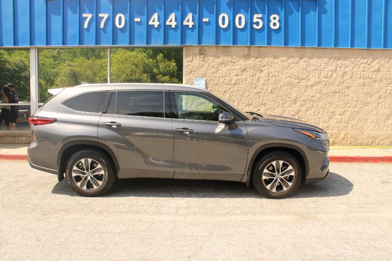Toyota Highlander Hybrid XLE AWD (Natl) 2022