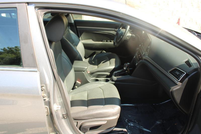 Hyundai Elantra Limited 2.0L Auto (Ulsan) 2017