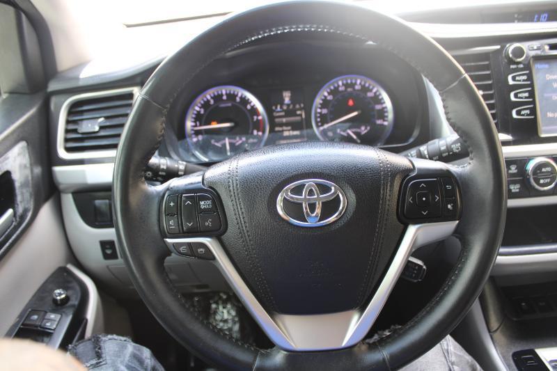 Toyota Highlander FWD 4dr V6 XLE (Natl) 2015