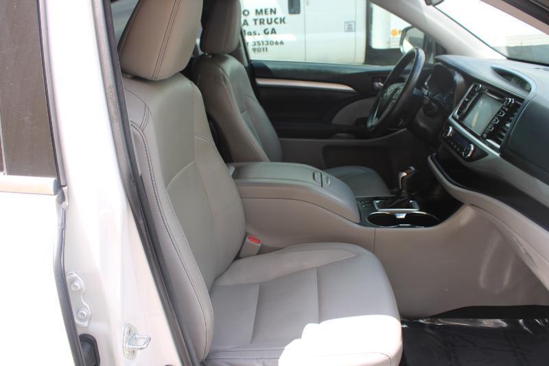 Toyota Highlander FWD 4dr V6 XLE (Natl) 2015