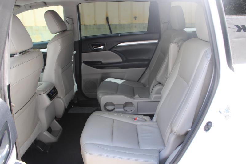 Toyota Highlander FWD 4dr V6 XLE (Natl) 2015