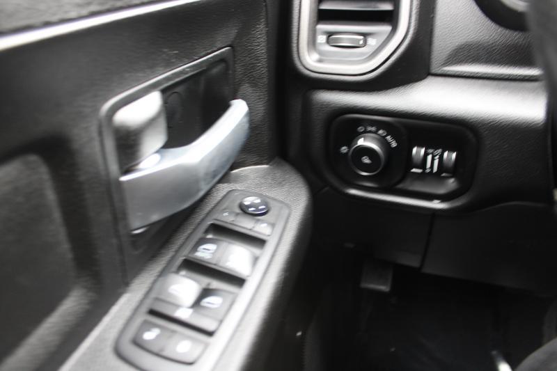 RAM 2500 Tradesman 4x4 Crew Cab 6'4" Box 2019