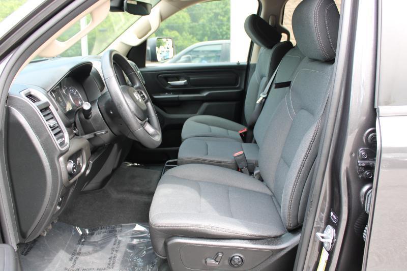 RAM 1500 Tradesman 4x4 Quad Cab 6'4" Box 2021
