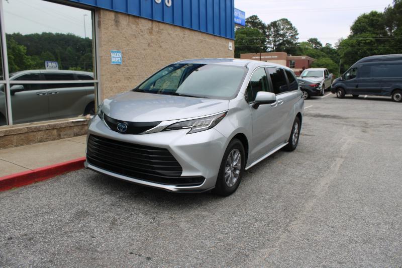 Toyota Sienna LE FWD 8-Passenger (Natl) 2023