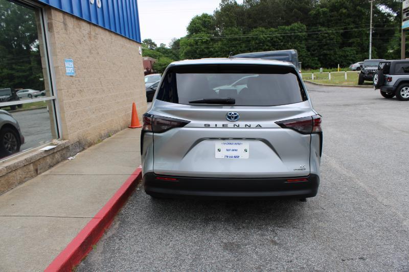 Toyota Sienna LE FWD 8-Passenger (Natl) 2023