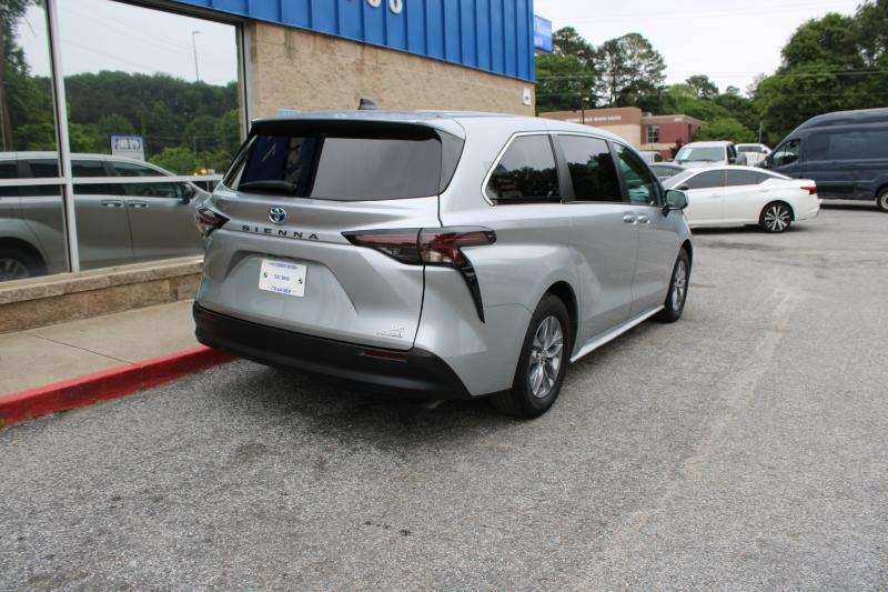 Toyota Sienna LE FWD 8-Passenger (Natl) 2023