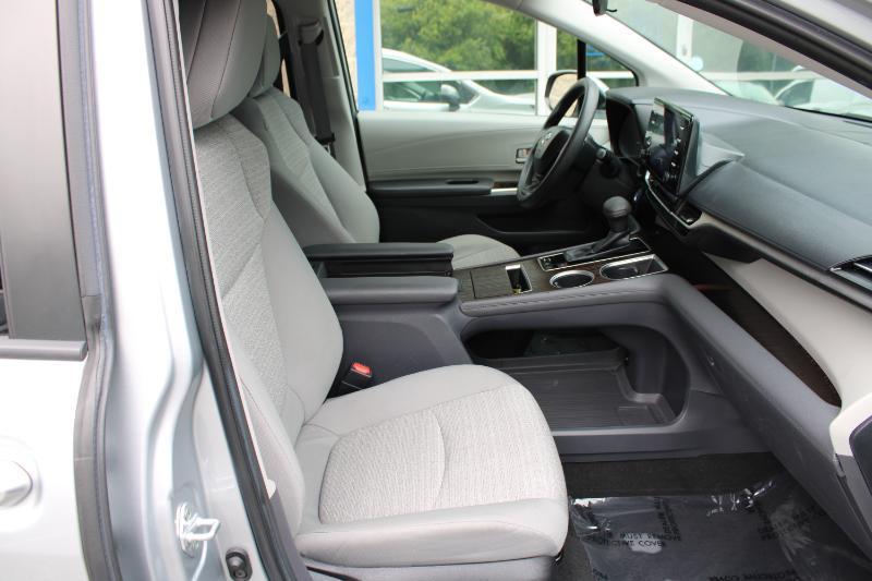 Toyota Sienna LE FWD 8-Passenger (Natl) 2023