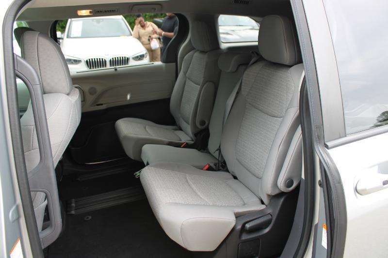 Toyota Sienna LE FWD 8-Passenger (Natl) 2023