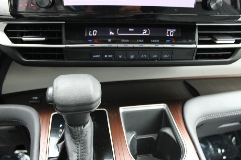 Toyota Sienna LE FWD 8-Passenger (Natl) 2023