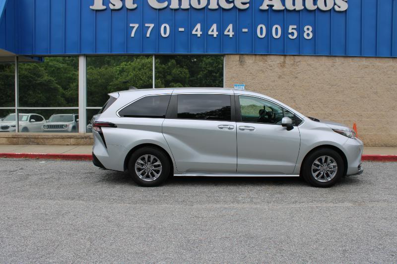 Toyota Sienna LE FWD 8-Passenger (Natl) 2023