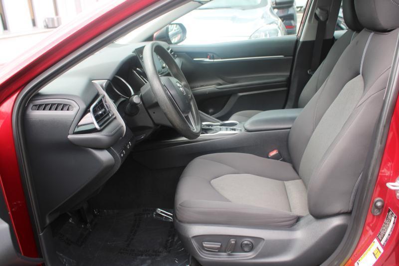 Toyota Camry Hybrid LE CVT (Natl) 2022