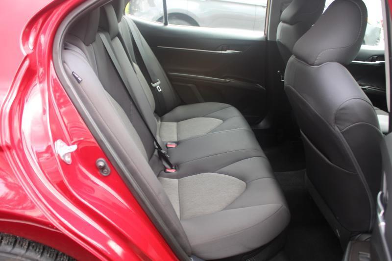 Toyota Camry Hybrid LE CVT (Natl) 2022