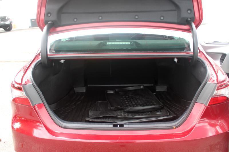 Toyota Camry Hybrid LE CVT (Natl) 2022