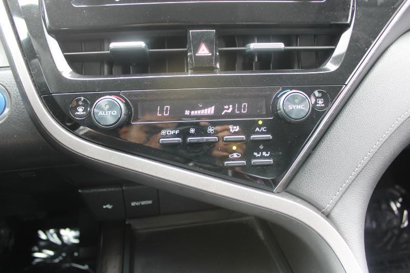 Toyota Camry Hybrid LE CVT (Natl) 2022
