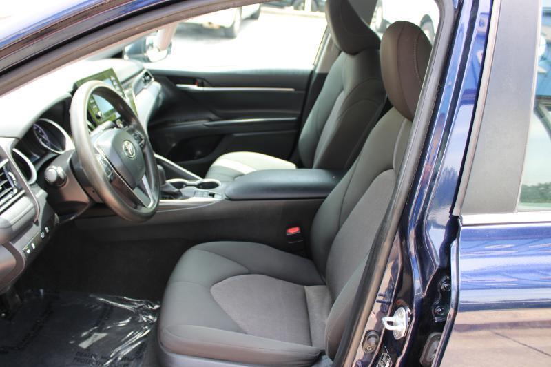 Toyota Camry Hybrid LE CVT (Natl) 2022