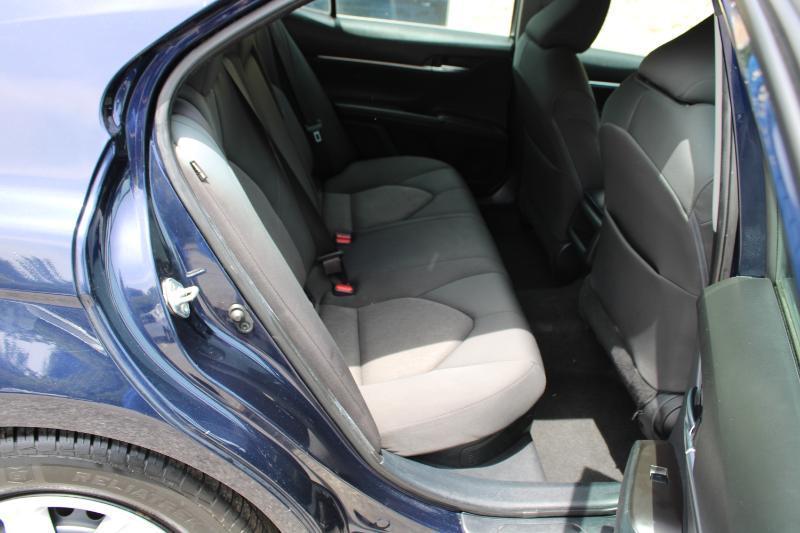Toyota Camry Hybrid LE CVT (Natl) 2022