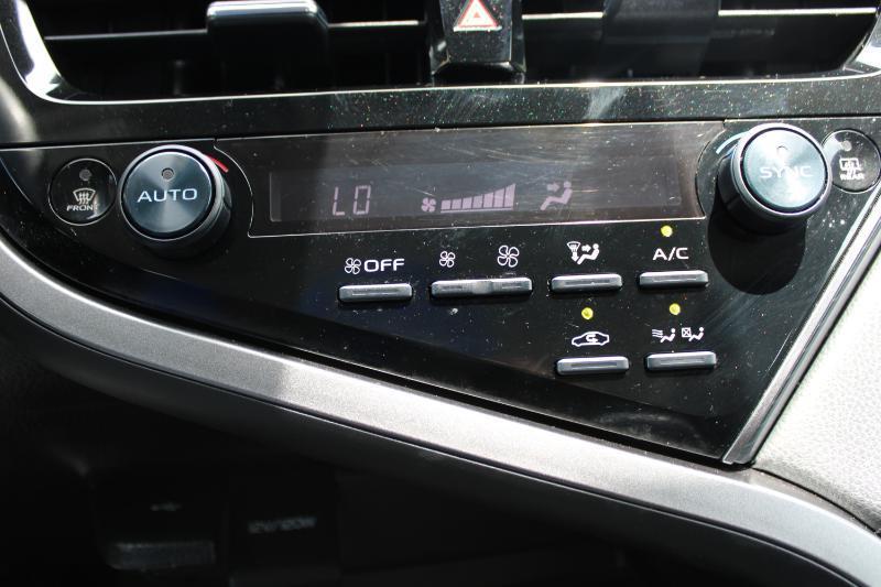 Toyota Camry Hybrid LE CVT (Natl) 2022