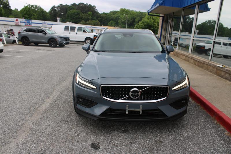 Volvo V60 Cross Country B5 AWD Plus 2024