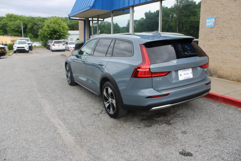 Volvo V60 Cross Country B5 AWD Plus 2024