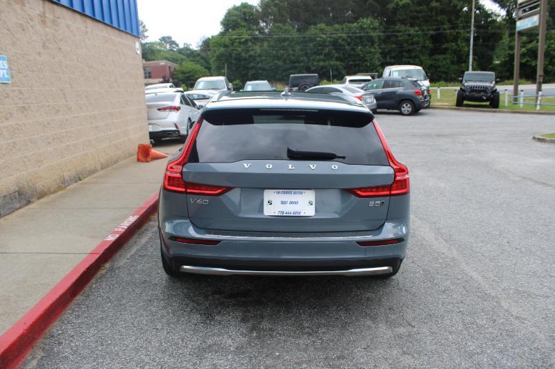 Volvo V60 Cross Country B5 AWD Plus 2024