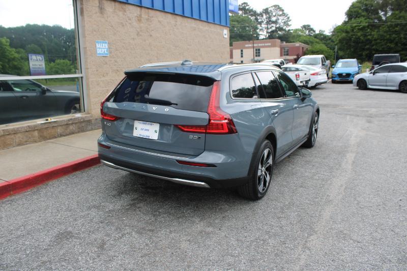 Volvo V60 Cross Country B5 AWD Plus 2024