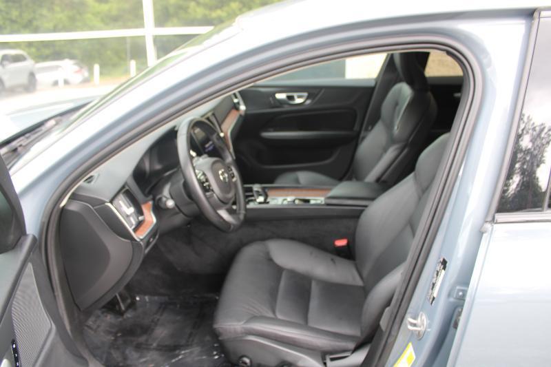 Volvo V60 Cross Country B5 AWD Plus 2024