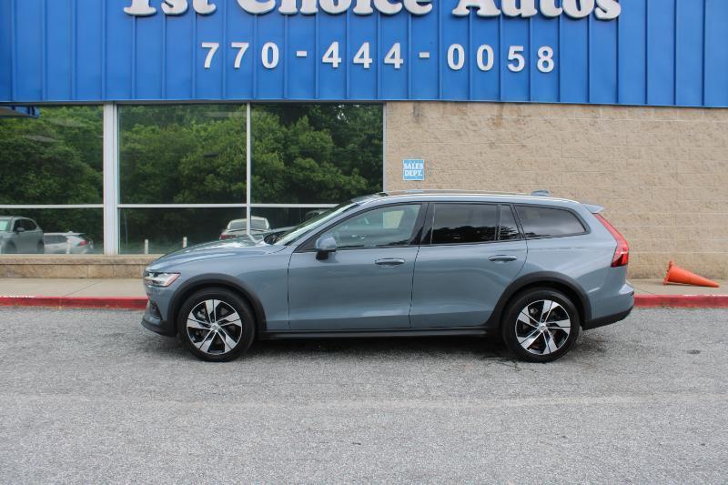 Volvo V60 Cross Country B5 AWD Plus 2024