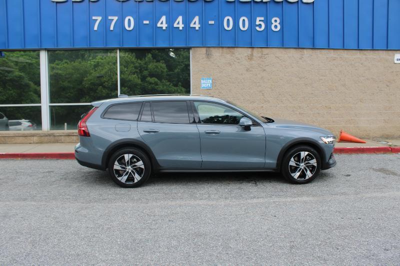 Volvo V60 Cross Country B5 AWD Plus 2024