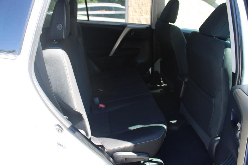 Toyota RAV4 FWD 4dr XLE (Natl) 2013