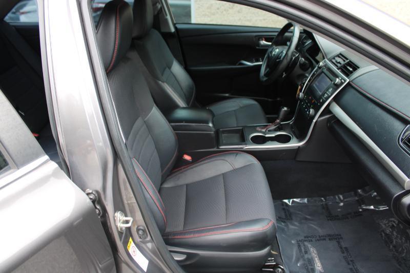 Toyota Camry 4dr Sdn I4 Auto SE (Natl) 2016