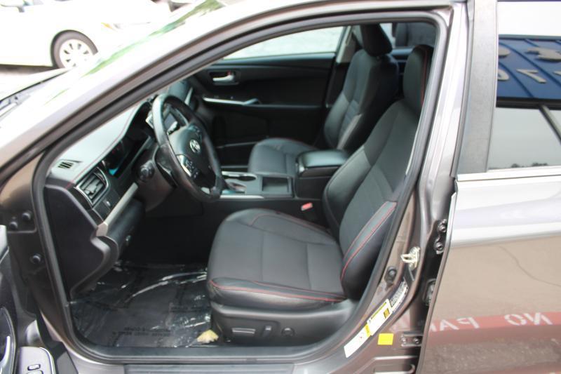 Toyota Camry 4dr Sdn I4 Auto SE (Natl) 2016