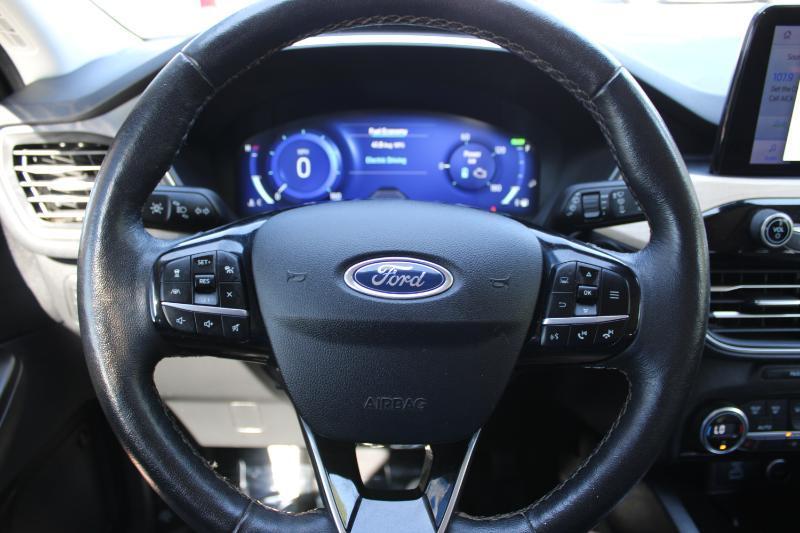 Ford Escape Titanium Hybrid FWD 2021