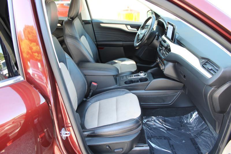 Ford Escape Titanium Hybrid FWD 2021